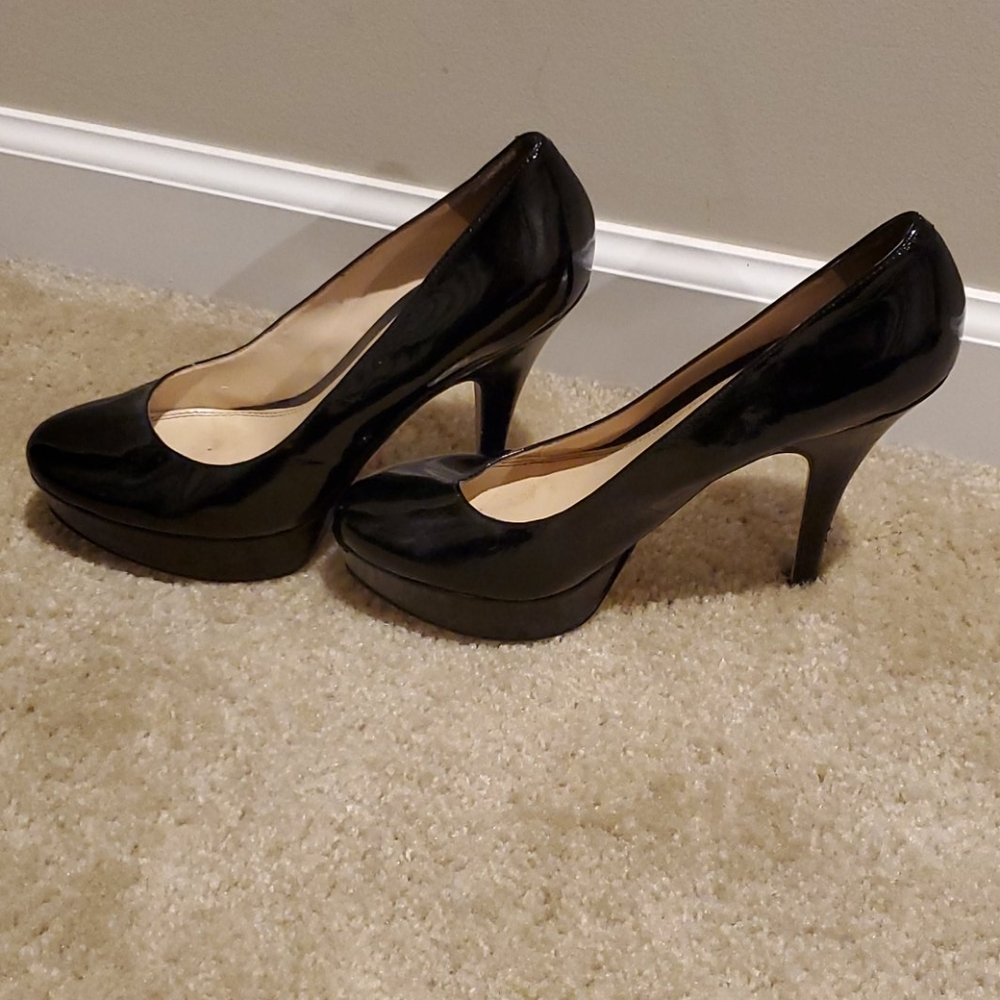 Black patent leather pumps